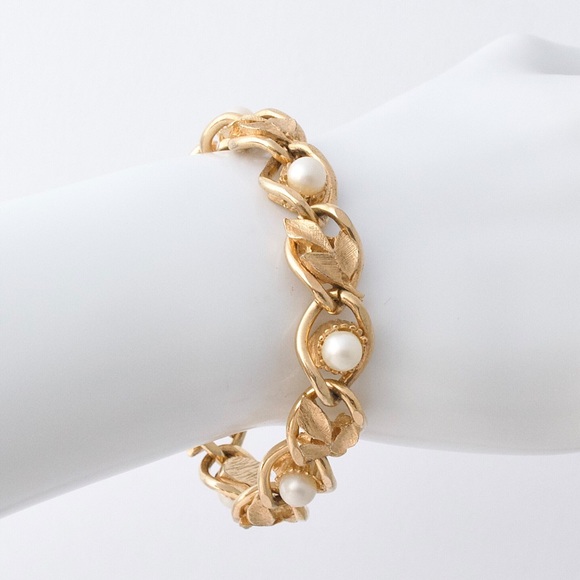 Vintage Faux Pearl Gold Plated Leaf Link Bracelet - Picture 4 of 5